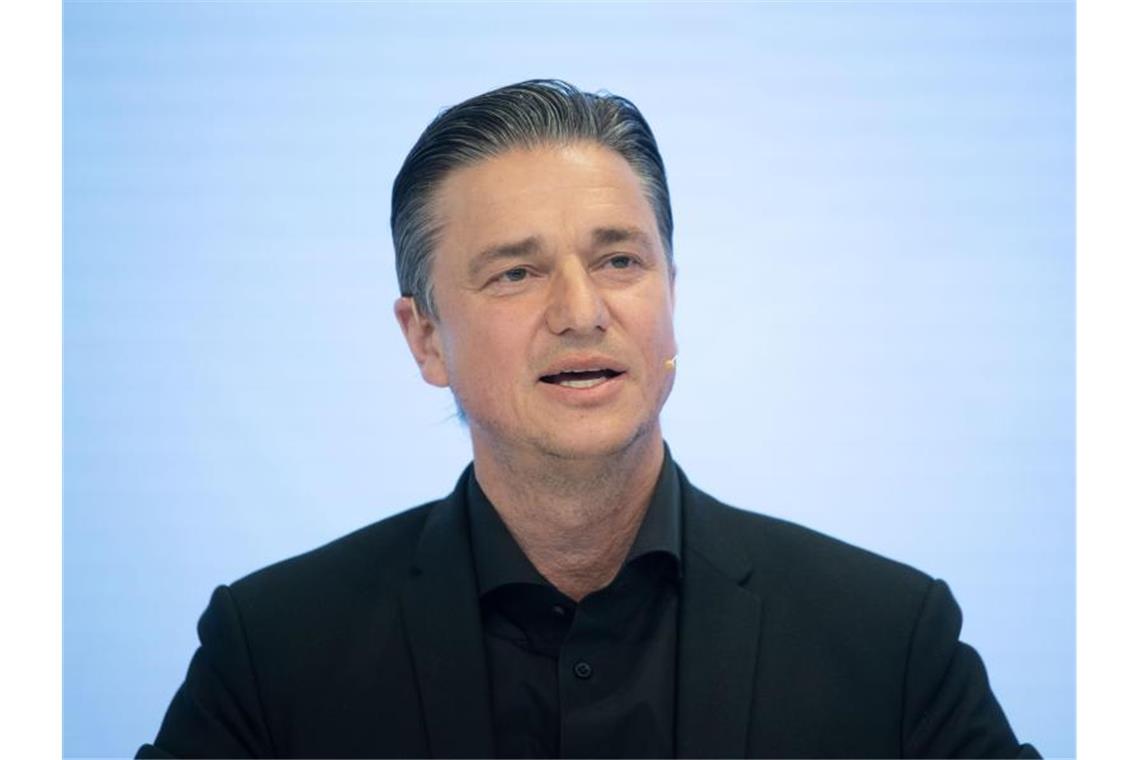Porsche und SAP entwickeln Software für Digitalgeschäfte Lutz Meschke, Finanzvorstand der Porsche AG, nimmt an einer Pressekonferenz teil. Foto: Marijan Murat/dpa/Archivbild