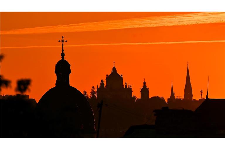 Lwiw ist nur etwa 50 Kilometer Luftlinie von der polnischen Grenze entfernt.