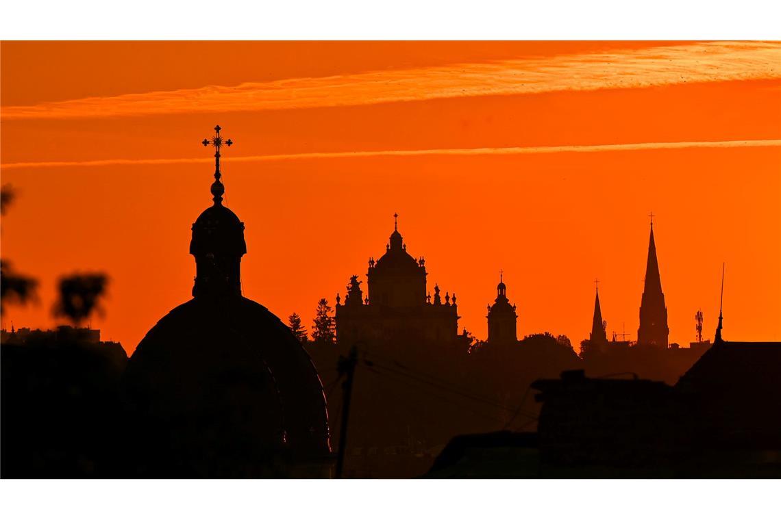 Lwiw ist nur etwa 50 Kilometer Luftlinie von der polnischen Grenze entfernt.