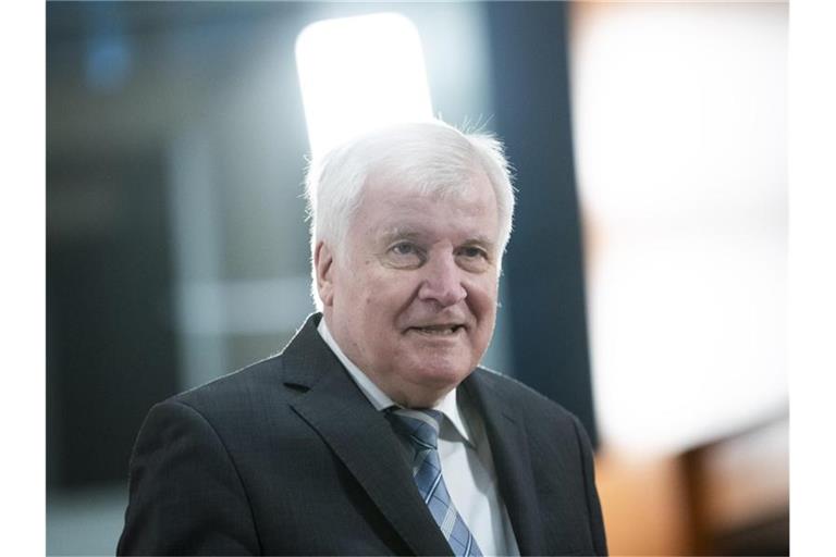 Macht sich für ein Ende der Geisterspiele stark: Bundesinnenminister Horst Seehofer. Foto: Christoph Soeder/dpa Pool/dpa
