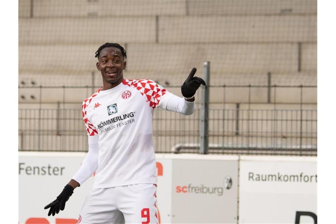 Mainzer Matchwinner: Mateta mausert sich zum Musterprofi Machte den ersten Mainzer Saisonsieg im Alleingang perfekt: Jean-Philippe Mateta. Foto: Sebastian Gollnow/dpa
