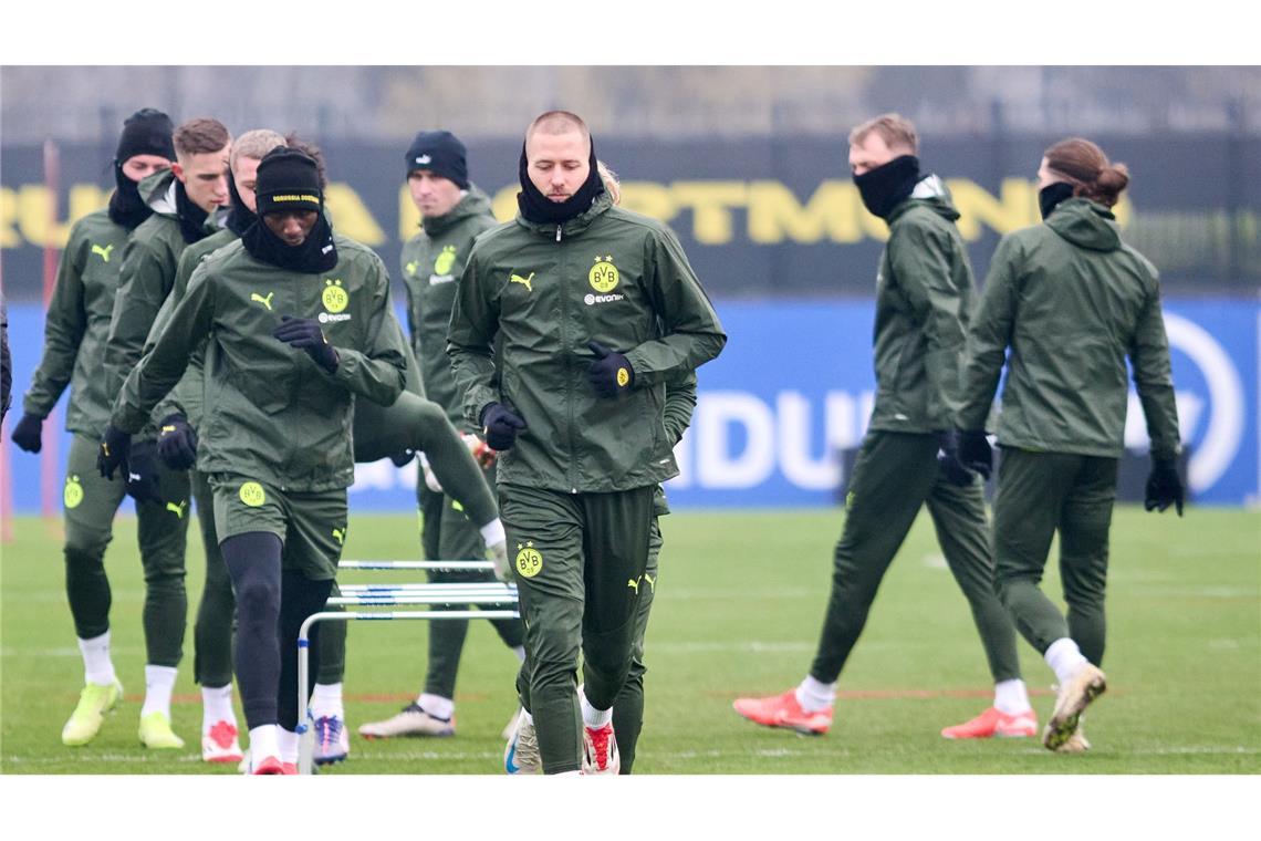 Klarer Kopf, heißes Herz: BVB hofft auf Lissabon-Effekt Machte zuletzt eine unglückliche Figur: Dortmunds Waldemar Anton (M).