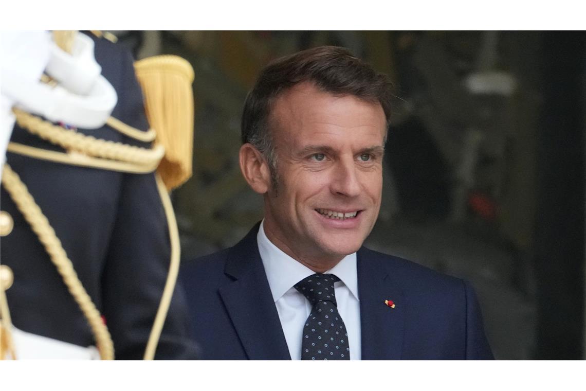 Macron muss nun über einen künftigen Premier und die Ausrichtung der neuen Regierung entscheiden.