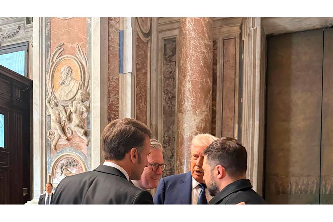 Macron spricht mit Selenskyj in Rom über den Krieg in der Ukraine.