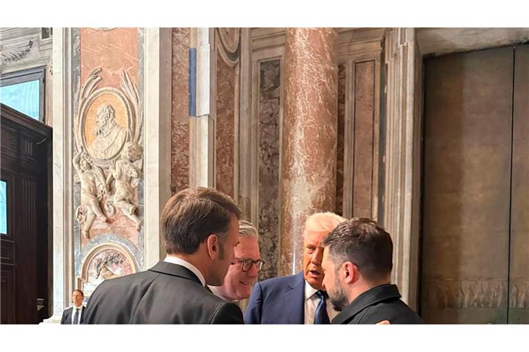 Macron spricht mit Selenskyj in Rom über den Krieg in der Ukraine.