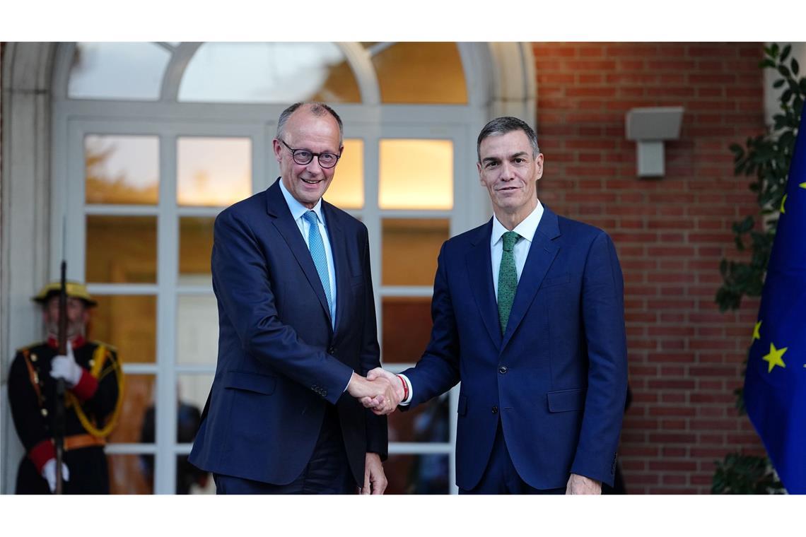 Bilder des Tages Madrid: Bundeskanzler Friedrich Merz wird von Spaniens Ministerpräsident Pedro Sanchez empfangen.