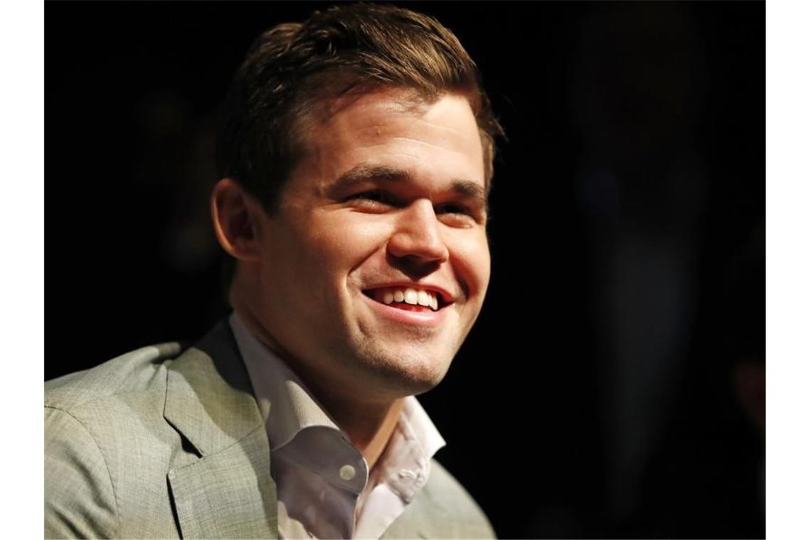 Magnus Carlsen hat seinen WM-Titel im Blitzschach verteidigt. Foto: Frank Augstein/AP/dpa