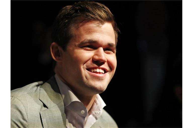 Magnus Carlsen hat seinen WM-Titel im Blitzschach verteidigt. Foto: Frank Augstein/AP/dpa
