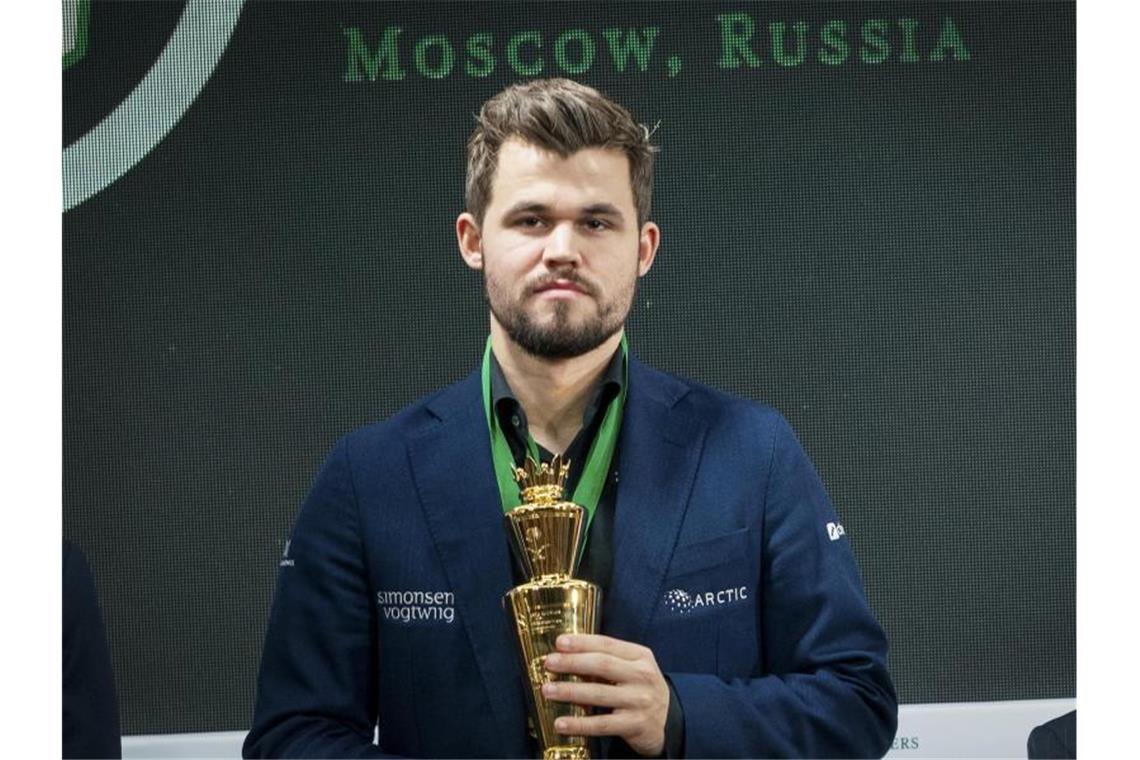 Magnus Carlsen hat seinen WM-Titel im Blitzschach verteidigt. Foto: Maria Emelianova/AP/dpa