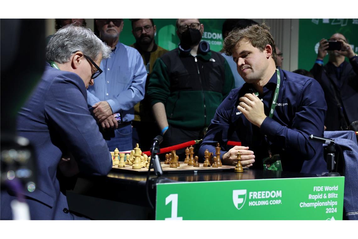 In Jeans: Carlsen trifft bei Blitzschach-WM auf Niemann Magnus Carlsen trat zur Blitzschach-WM doch an, in Jeans.