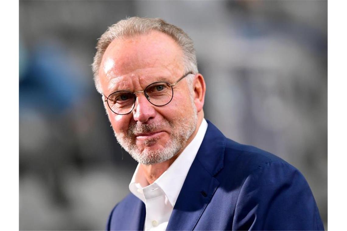 Bayern-Boss Rummenigge: „Müssen alle an einem Strang ziehen“ Mahnt im Saisonendspurt zum Zusammenhalt: Bayern-Boss Karl-Heinz Rummenigge. Foto: Robert Michael/dpa-Zentralbild/Pool/dpa
