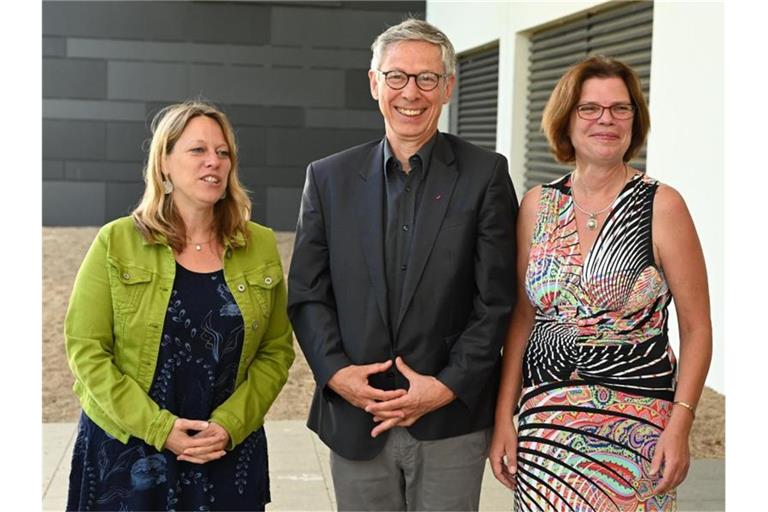 Maike Schaefer, Fraktionsvorsitzende von Bündnis 90/Die Grünen, der Bremer Bürgermeister Carsten (SPD) und Kristina Vogt, Fraktionsvorsitzende der Partei Die Linke (v.l.n.r.). Foto. Carmen Jaspersen Foto: Carmen Jaspersen