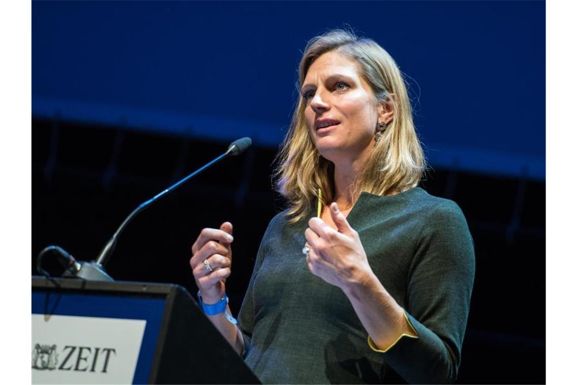 Maja Göpel, Generalsekretärin des Wissenschaftlichen Beirats der Bundesregierung für Globale Umweltveränderungen, spricht in Hamburg. Foto: Daniel Bockwoldt/dpa/Archiv