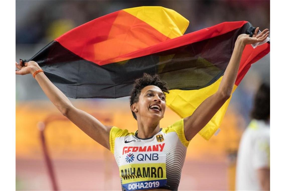 Mihambo berichtet über Anfeindungen wegen Hautfarbe Malaika Mihambo gewann bei den Weltmeisterschaften in Doha Gold im Weitsprung. Foto: Oliver Weiken/dpa