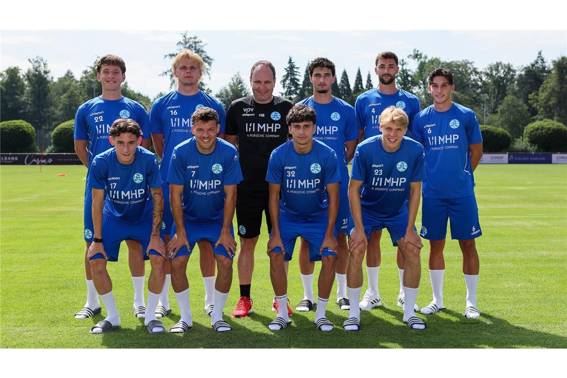 Malik Sama, Laurin Völlmerk, Trainer Holger Bachthaler, Ardi Mulaj, Elvir Zukaj, Ben-Luca Fisher (stehend von links), Nico Molinari, Yannick Glessing, Leandro Mendes-Rangel, Christoph Meister (vorne von links).