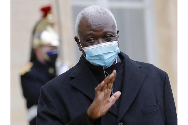 Malis Übergangspräsident Bah N'Daw wurde in ein Militärcamp gebracht. Foto: Christophe Ena/AP/dpa