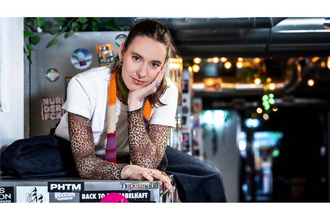 Malou Lovis ist in Wettringen (NRW) aufgewachsen.