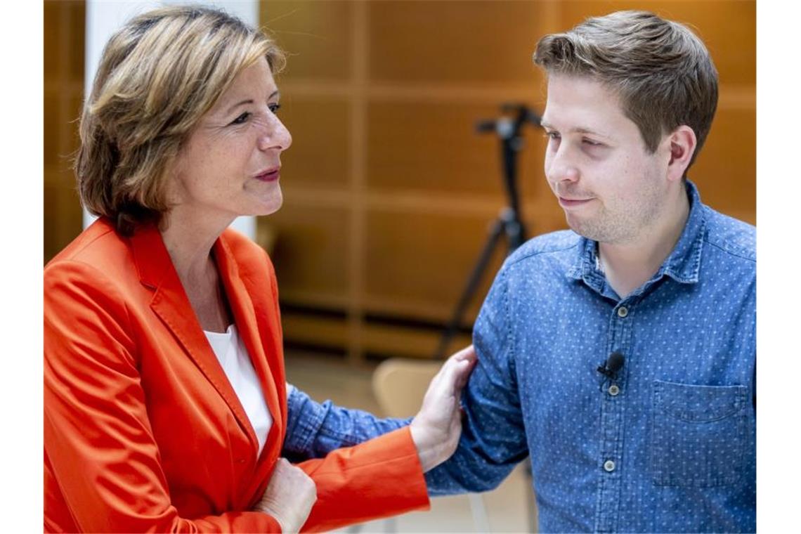 Malu Dreyer (SPD), Ministerpräsidentin von Rheinland-Pfalz, mit Juso-Chef Kevin Kühnert. Foto: Christoph Soeder