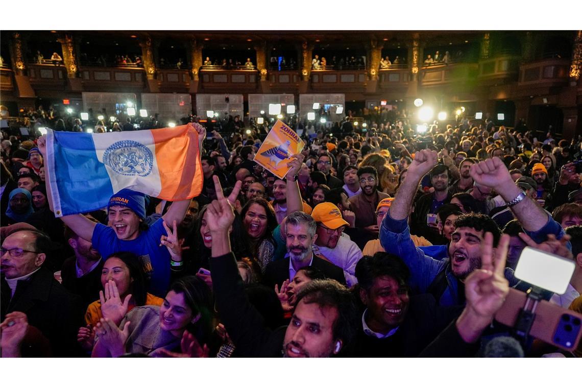 Mamdanis Anhänger feierten ihn.