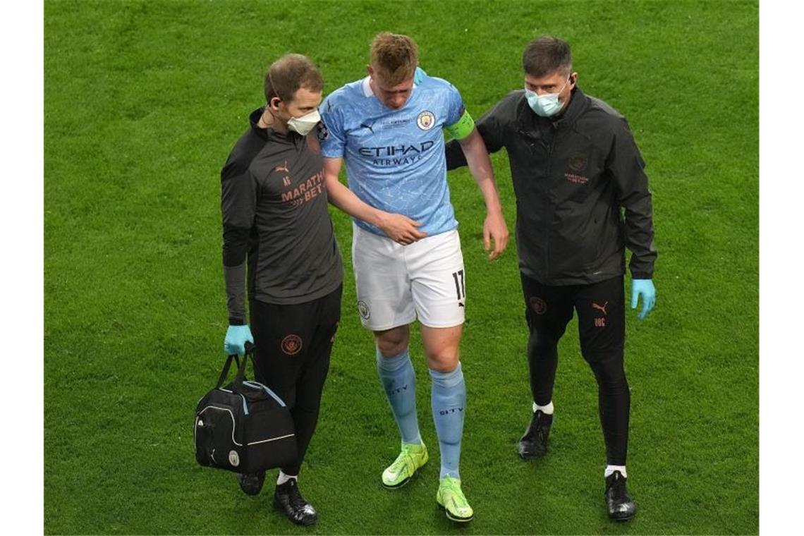 Finalsieg für Tuchel und DFB-Trio - Guardiola entzaubert Man Citys Kevin De Bruyne musste nach einer Kollision mit Chelseas Antonio Rüdiger bereits in der 60. Minute ausgewechselt werden. Foto: Adam Davy/PA Wire/dpa