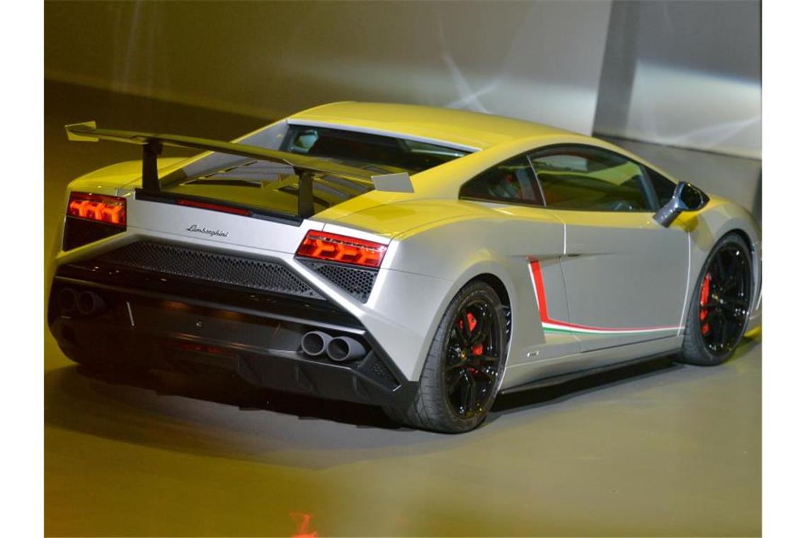 Mann ergaunert Corona-Gelder und kauft Luxusauto Man gönnt sich ja sonst nichts: ein Lamborghini Gallardo LP 570-4 Squadra Corse. Foto: Uli Deck/dpa/Symbolbild
