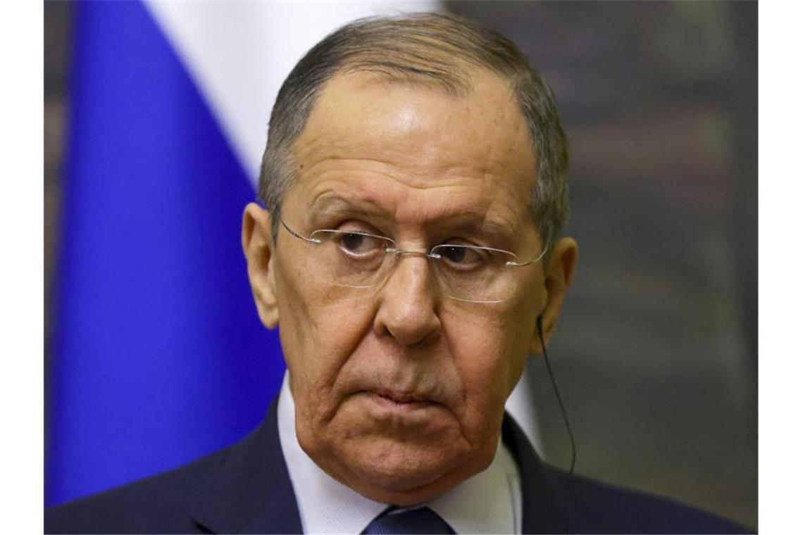 „Man hat ständig das Gefühl, dass die ukrainische Delegation an der Hand gehalten wird, höchstwahrscheinlich von den Amerikanern“: Sergej Lawrow. Foto: Evgenia Novozhenina/Reuters/AP/dpa
