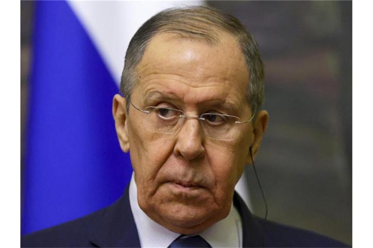„Man hat ständig das Gefühl, dass die ukrainische Delegation an der Hand gehalten wird, höchstwahrscheinlich von den Amerikanern“: Sergej Lawrow. Foto: Evgenia Novozhenina/Reuters/AP/dpa