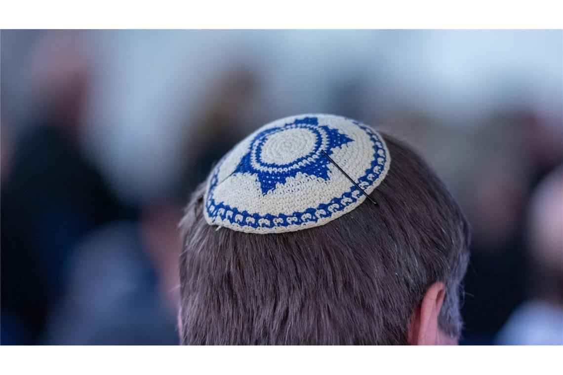 Man mit Kippa – hatte Iran Anschlagspläne gegen Juden in Deutschland vorangetrieben?