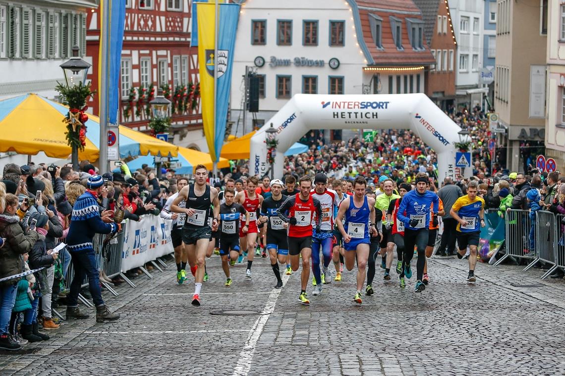 Die Rekordjagd ist nicht das Wichtigste Man muss kein Prophet sein, um vorherzusagen, dass der Backnanger Silvesterlauf auch dieses Jahr wieder Hunderte Sportler und Tausende Zuschauer in die Innenstadt locken wird. Foto: A. Becher