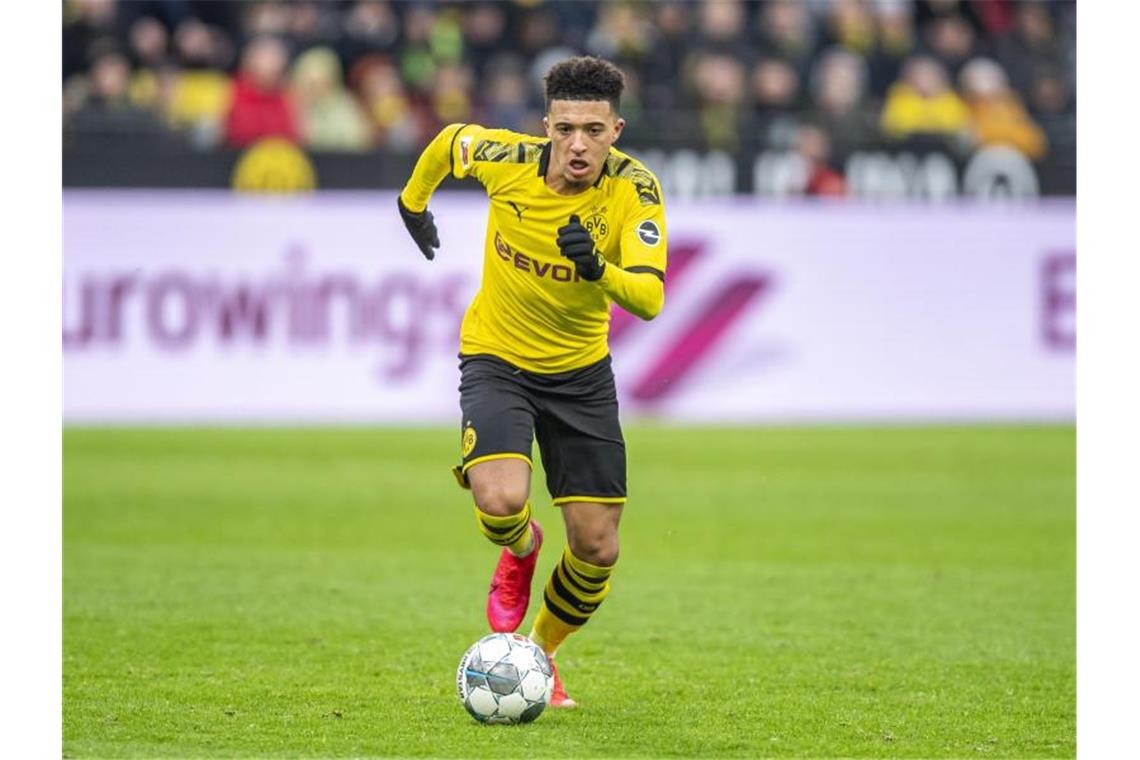 Von Neuer bis Zlatan: Eine Elf zum Spekulieren Man United oder auch FC Chelsea sollen großes Interesse am Engländer Jadon Sancho haben. Foto: David Inderlied/dpa