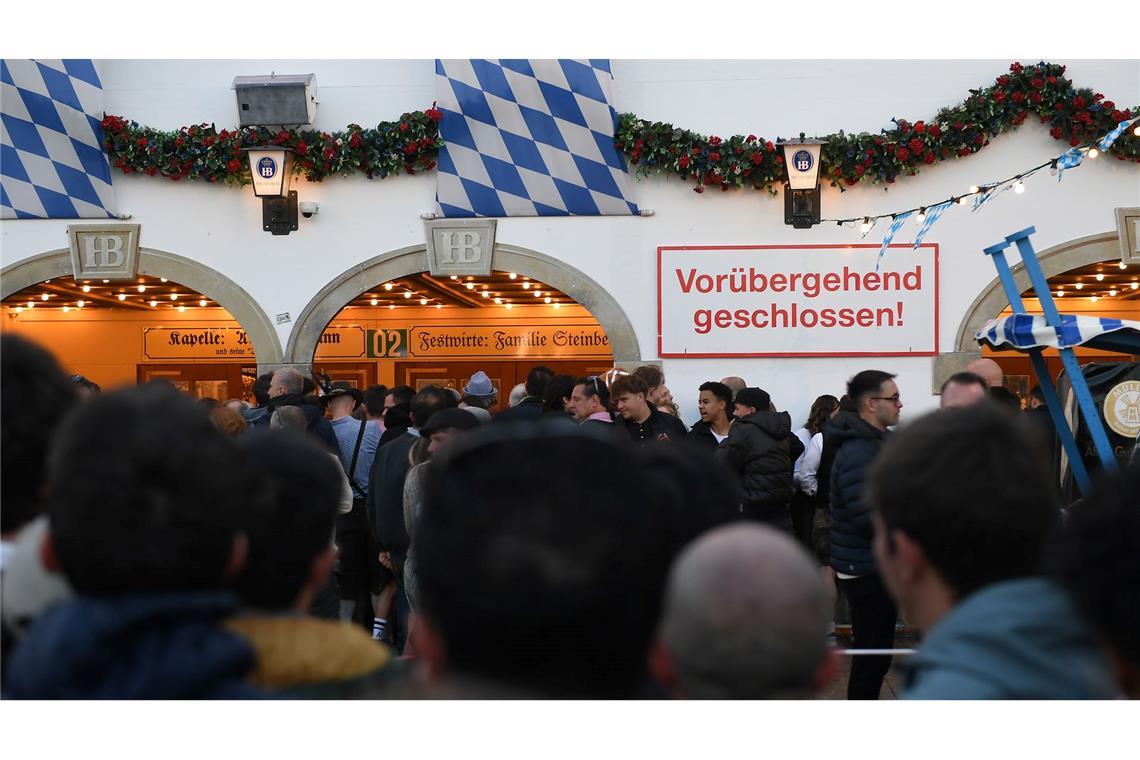 Manche Gäste standen beim Oktoberfest vor verschlossenen Türen.