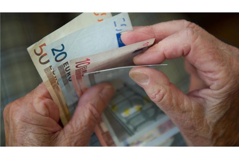 Manche Rentner kommen kaum über die Runden, andere haben hohe Einkommen. (Symbolbild)