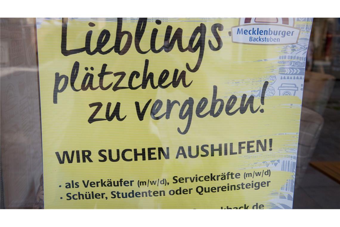 Manche Stellenanzeigen werben auch mit kreativen Sprüchen um Interessenten (Archivbild)