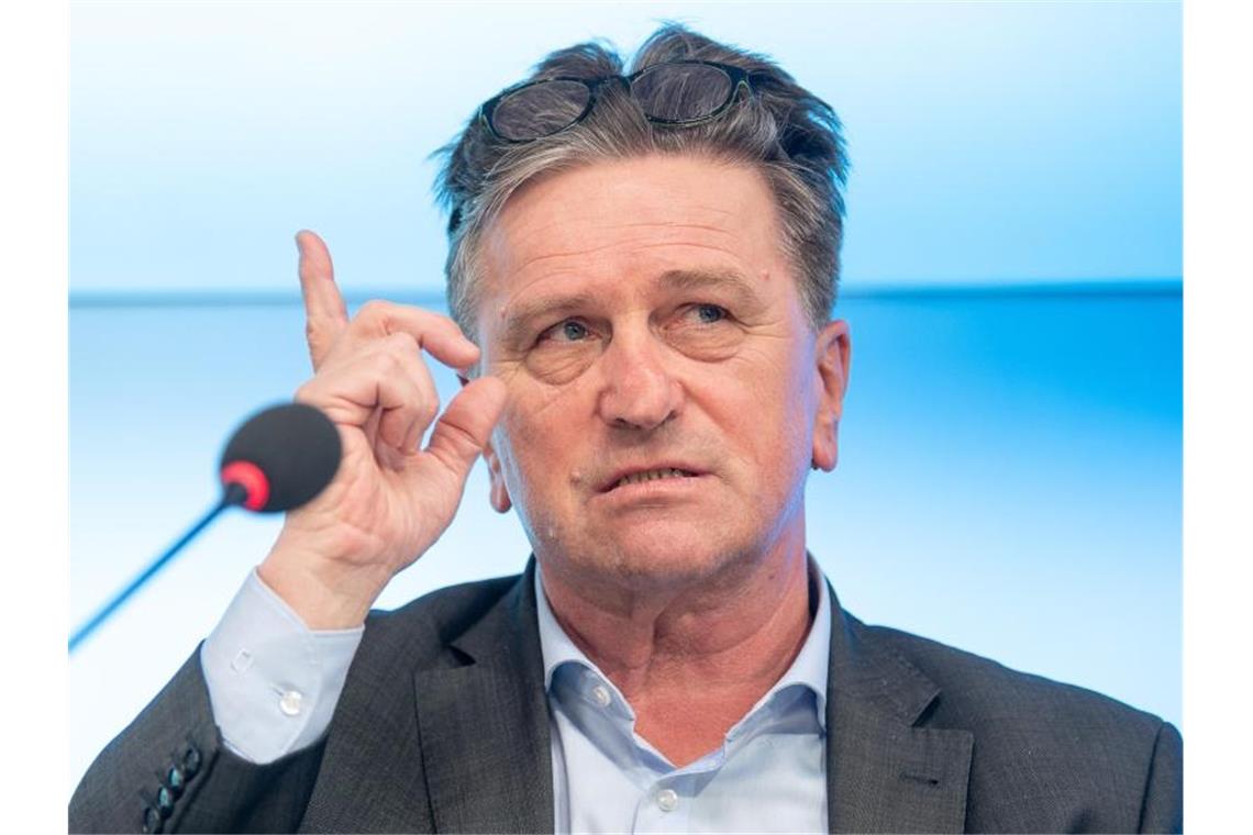 Manfred Lucha (Bündnis 90/Die Grünen), Gesundheitsminister von Baden-Württemberg, spricht. Foto: Sebastian Gollnow/dpa/Archivbild