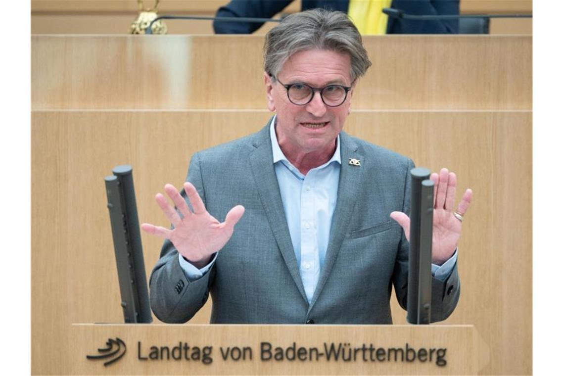 Manfred Lucha (Bündnis 90/Die Grünen), Gesundheitsminister von Baden-Württemberg, spricht. Foto: Marijan Murat/dpa