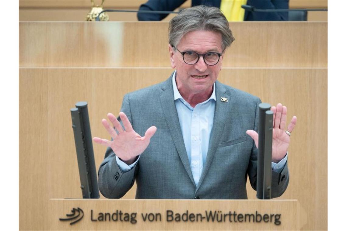 Manfred Lucha (Bündnis 90/Die Grünen), Gesundheitsminister von Baden-Württemberg, spricht. Foto: Marijan Murat/dpa