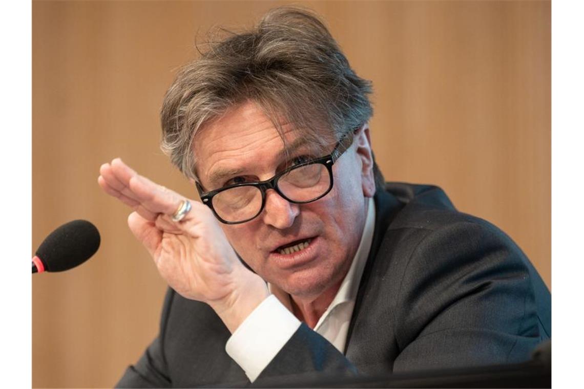 Lucha: Maskenpflicht darf nicht aufgehoben werden Manfred Lucha (Bündnis 90/Die Grünen), Gesundheitsminister in Baden-Württemberg. Foto: Marijan Murat/dpa/Archivbild