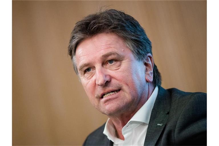 Manfred Lucha (Bündnis 90/Die Grünen), Minister für Gesundheit von Baden-Württemberg, spricht. Foto: Christoph Schmidt/dpa