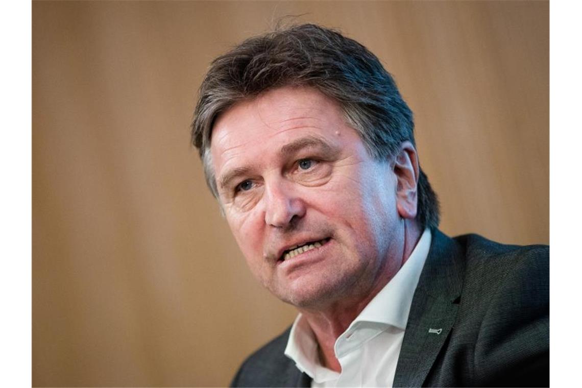 Gesundheitsminister Manne Lucha hat Corona Manfred Lucha (Bündnis 90/Die Grünen), Minister für Gesundheit von Baden-Württemberg, spricht. Foto: Christoph Schmidt/dpa