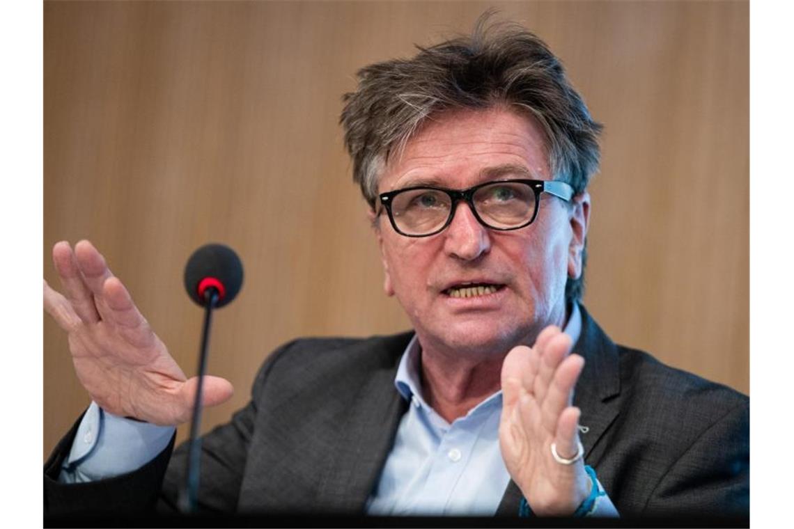 Lucha: „Querdenken“-Demo befördert dritte Corona-Welle Manfred Lucha (Bündnis 90/Die Grünen), Minister für Soziales und Integration in Baden-Württemberg, spricht. Foto: Christoph Schmidt/dpa/Archivbild