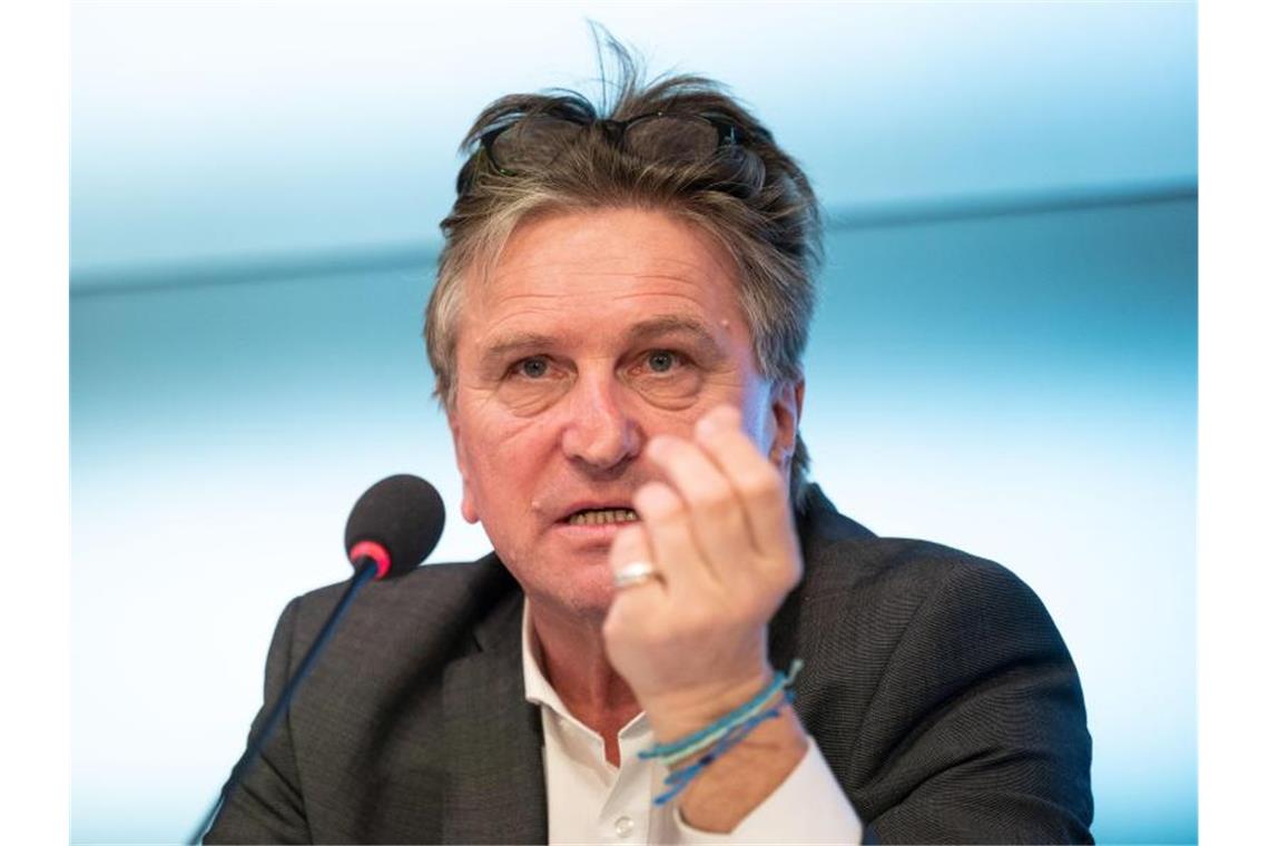 Bericht: Land will wegen fehlerhafter Masken vor Gericht Manfred Lucha, der Gesundheitsminister in Baden-Württemberg. Foto: Marijan Murat/dpa/Archivbild