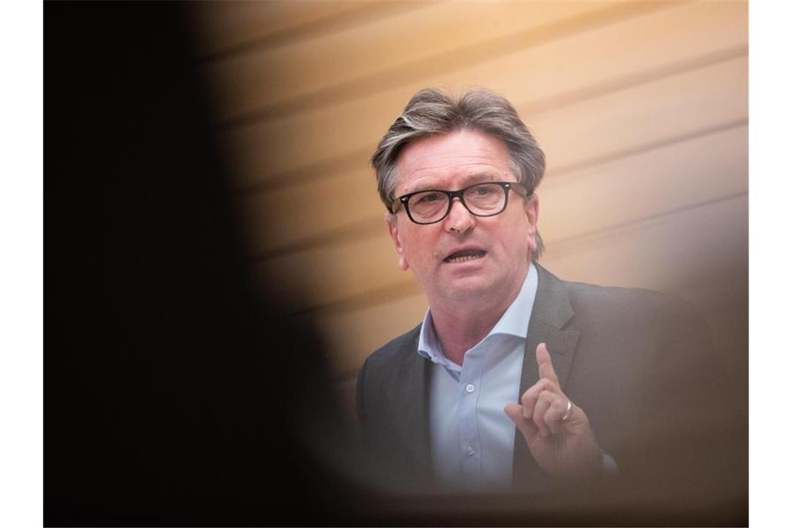 Gesundheitsminister Lucha nennt SPD-Kritik an Spahn unklug Manfred Lucha (Die Grünen), Gesundheitsminister von Baden-Württemberg. Foto: Tom Weller/dpa/Archiv