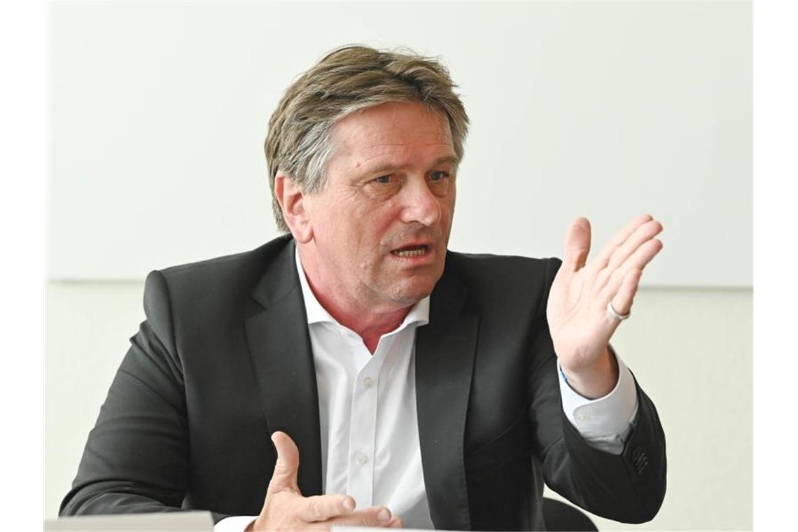 Städte verhängen Maskenpflicht: Landesweite Vorgabe droht Manfred „Manne“ Lucha (Bündnis 90/ Die Grünen), Sozialminister von Baden-Württemberg. Foto: Uli Deck/dpa/Archivbild