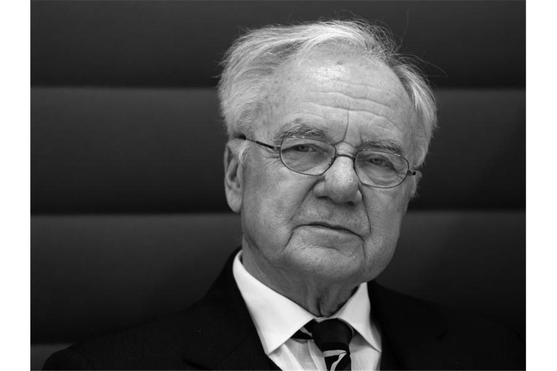 Manfred Stolpe (SPD), ehemaliger Ministerpräsident von Brandenburg, ist im Alter von 83 Jahren gestorben. Foto: Ralf Hirschberger/dpa-Zentralbild/dpa