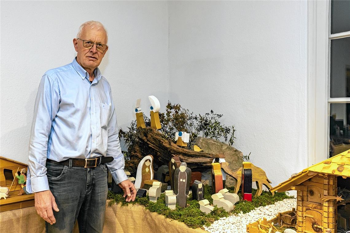 Krippen aus aller Welt im Heimatmuseum Althütte Manfred Tegenkamp hat die Ausstellung organisiert. Fotos: Dietmar van der Linden