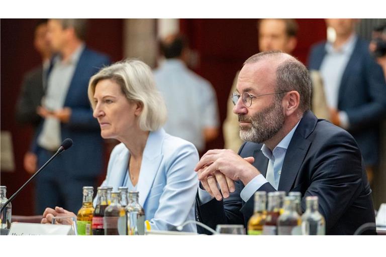 Manfred Weber (r), Vorsitzender der EVP-Fraktion im Europäischen Parlament, und Angelika Niebler (l), Vorsitzende der CSU-Europagruppe (Archivbild).