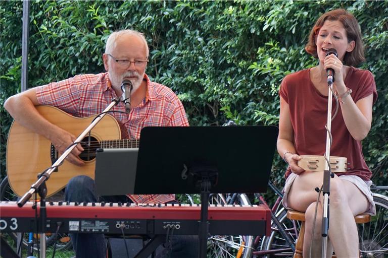 Manfred Zoll und Marlene Gruhler beim Sommerkonzert auf dem Campingplatz Gohren am Bodensee. Foto: privat