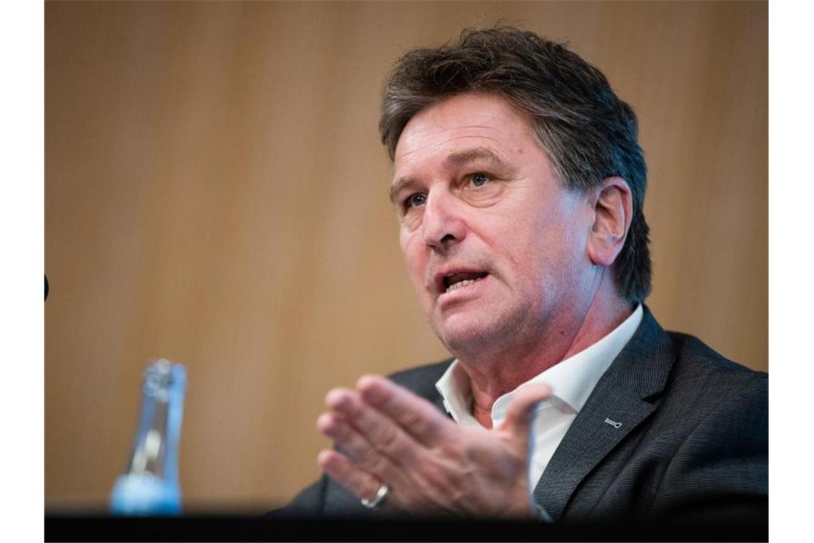 Land beschließt Impfstrategie: Hunderte Impfungen pro Tag Manne Lucha (Bündnis 90/Die Grünen), Minister für Soziales und Integration von Baden-Württemberg, spricht. Foto: Christoph Schmidt/dpa/Archivbild