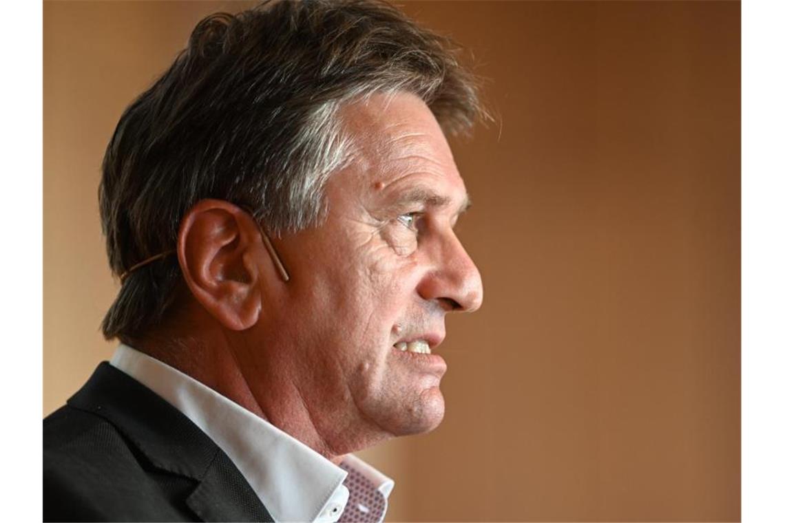 Minister Lucha wegen Virus: Größere Veranstaltungen absagen Manne Lucha (Grüne), Gesundheitsminister des Landes Baden-Württemberg. Foto: Felix Kästle/dpa/Archivbild