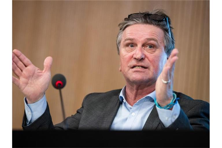 Manne Lucha (Grüne), Gesundheitsminister in Baden-Württemberg. Foto: Christoph Schmidt/dpa